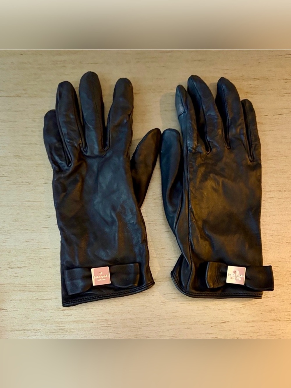 Like new! Kate Spade Black Leather Bow-Trim Gloves